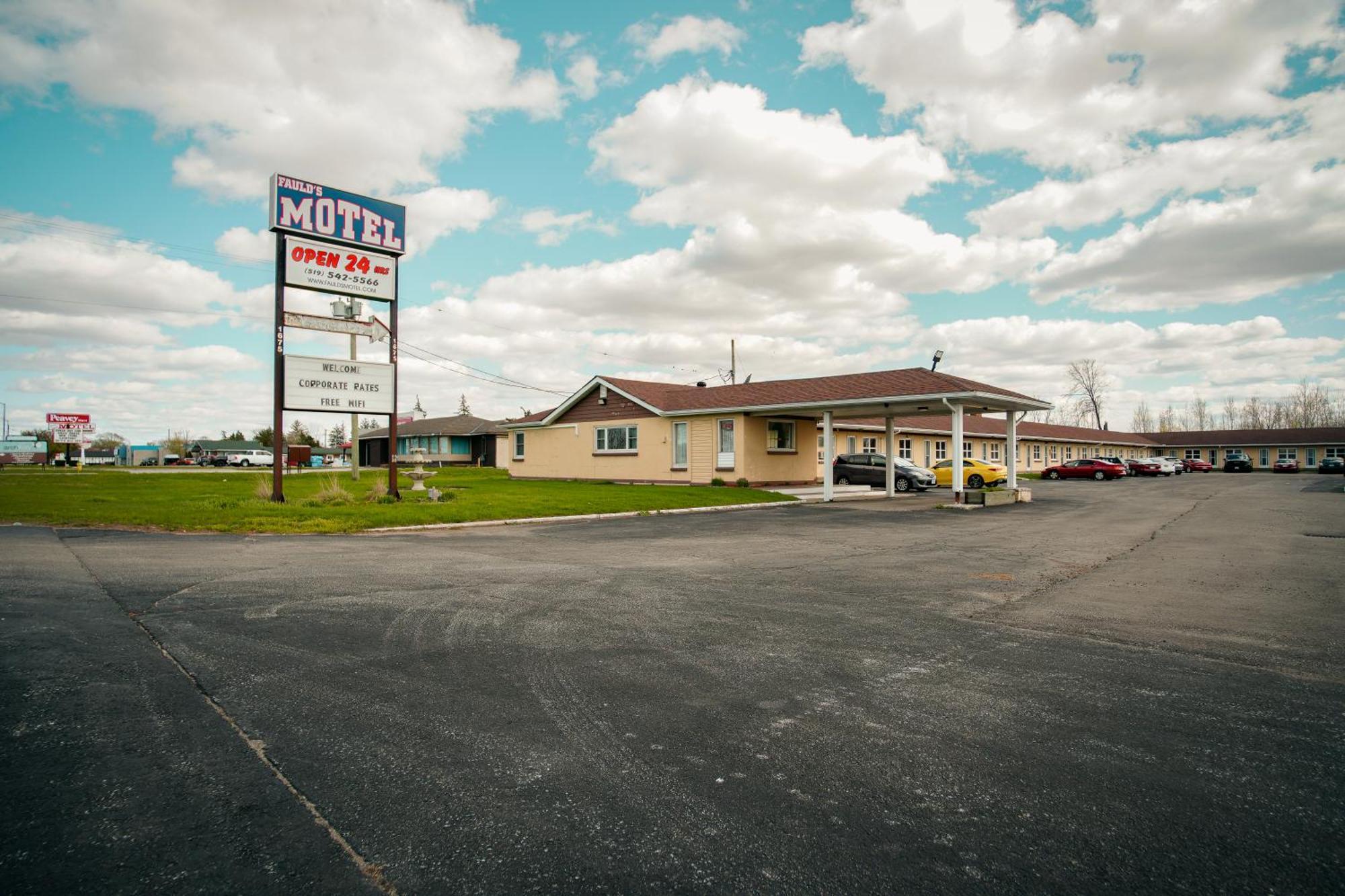 Faulds Motel 사니아 외부 사진