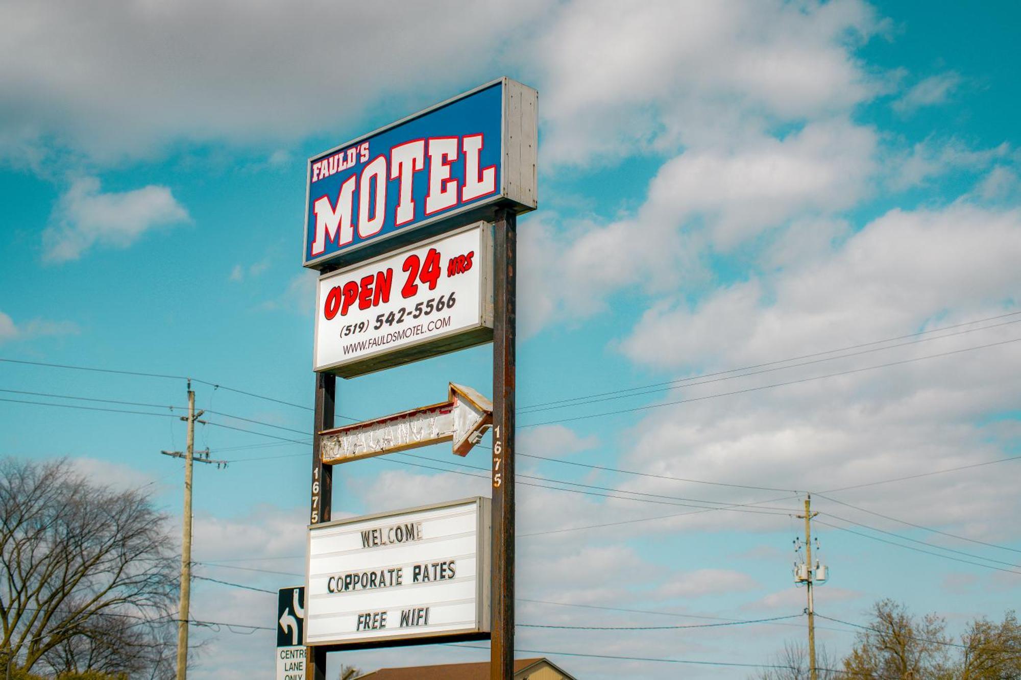 Faulds Motel 사니아 외부 사진